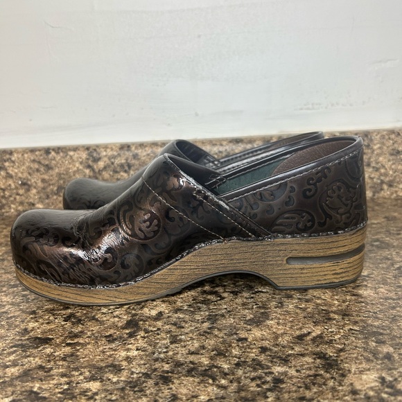 Dansko Shoes - Dansko clogs! Brown floral print. Size 42